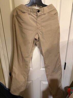 Under Armour 30/34 Men's Casual Khaki Pants - Beige